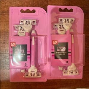 NWT Bundle of 2-packs of Three Blade Disposable Razors